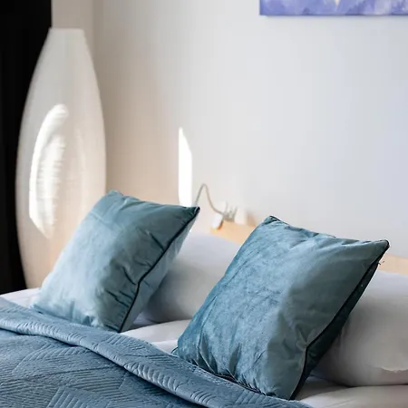 Spacious With Parking And Balcony By Renters Апартаменты Варшава