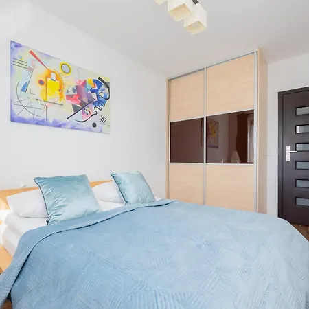 Spacious With Parking And Balcony By Renters