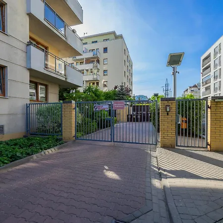 Spacious With Parking And Balcony By Renters Варшава