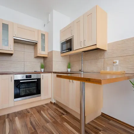 Spacious With Parking And Balcony By Renters Апартаменты