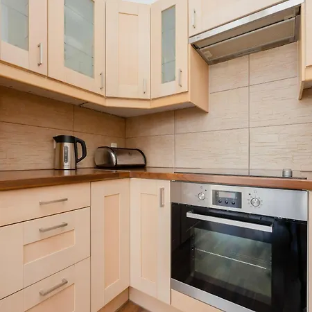 公寓 Spacious With Parking And Balcony By Renters *