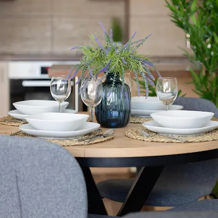 Spacious With Parking And Balcony By Renters * 华沙